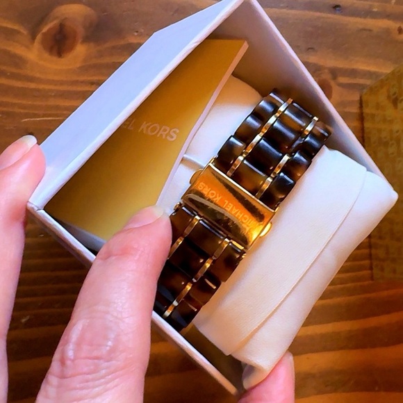 Michael Kors Tortoise & Gold Chronograph Watch 43mm NIB - Picture 6 of 9